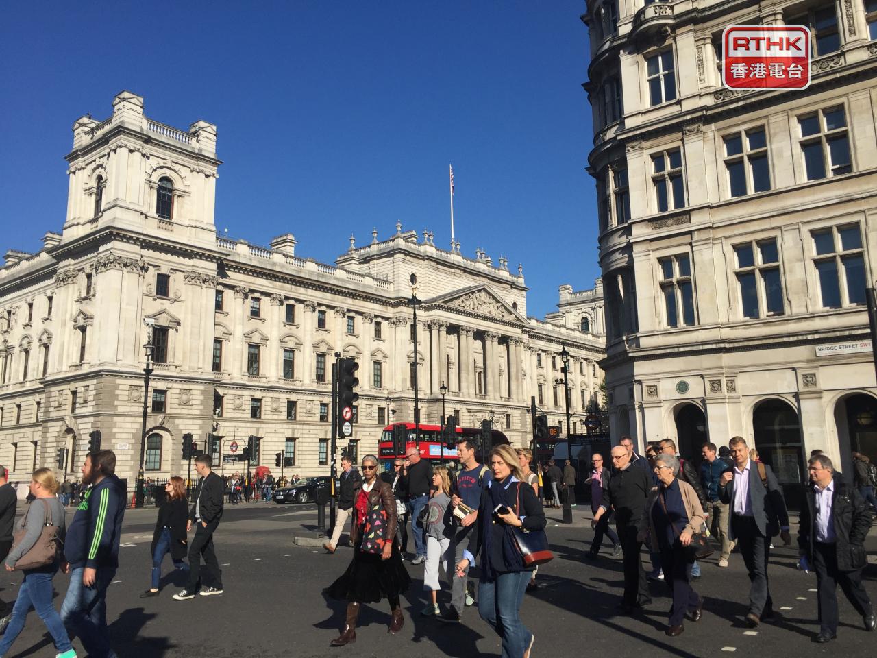 英倫銀行一如預期將指標利率維持於3.75厘不變，利率決定以6比3票通過，有三名委員支持加息0.25厘。（港台圖片）
