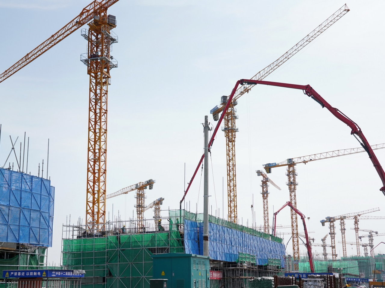 住建部稱十五五時期將綜合整治建築業「內卷式」競爭、工程款拖欠等難點問題。（新華社資料圖片）