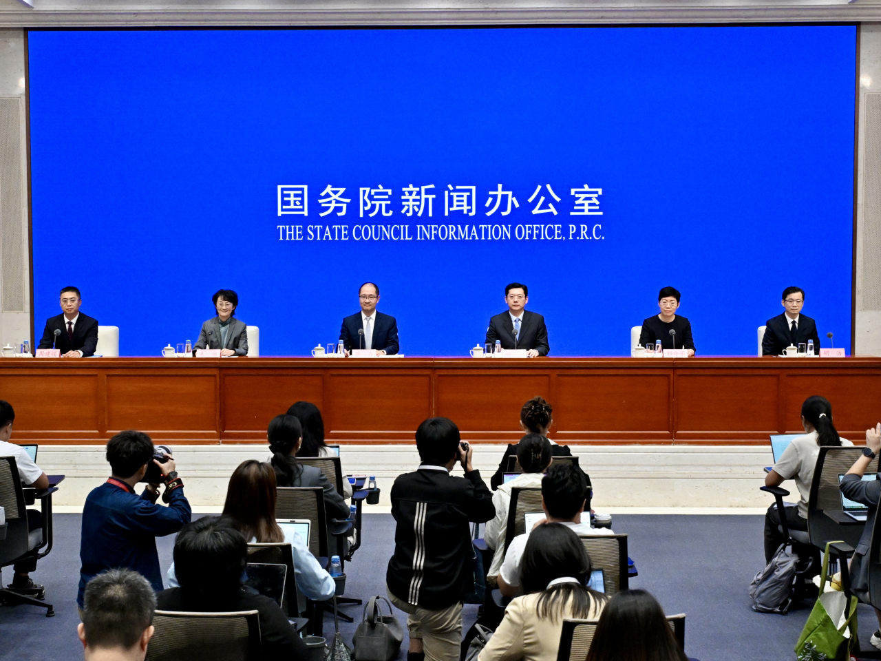 國務院新聞辦公室在北京舉行新聞發布會，介紹第140屆中國進出口商品交易會情況。（新華社）