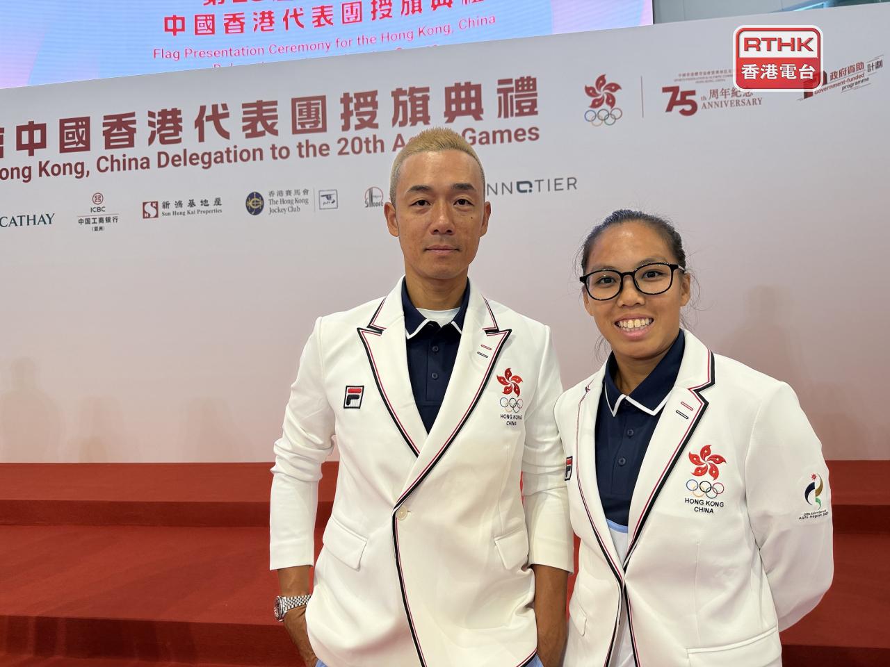 第三次參與亞運的女子壘球隊隊長劉曉君(右)及總教練大島田。（港台圖片）