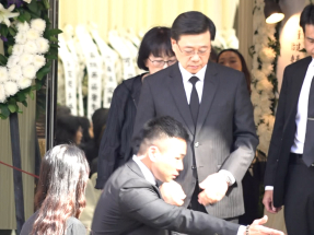 行政長官李家超下午到場致意。 （施華駿攝）