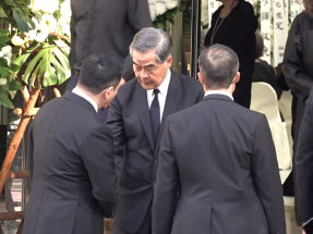 董建華設靈　歷屆行政長官到場致意