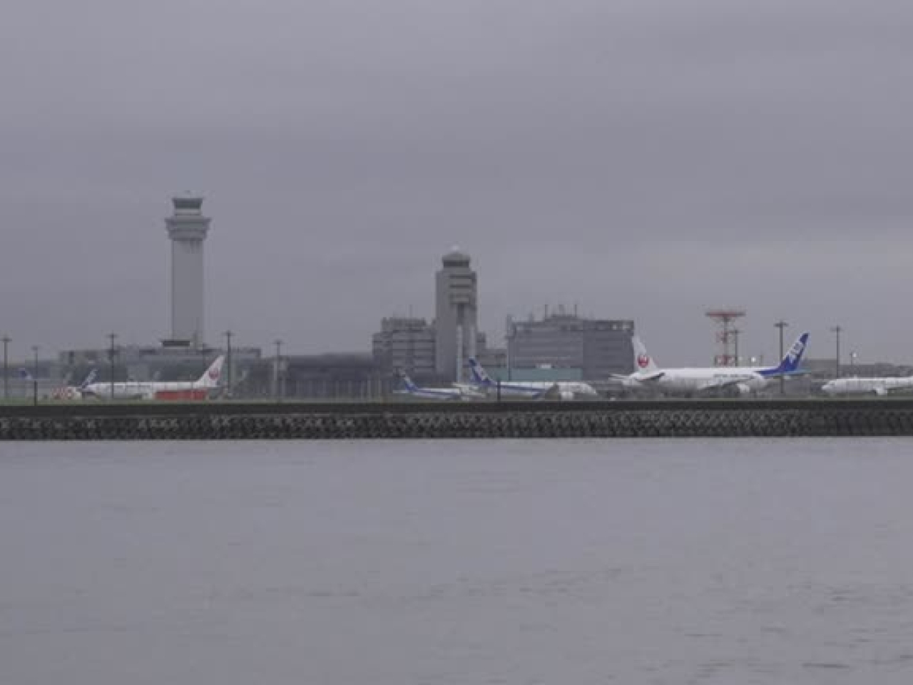 受颱風杜鵑影響，日本空中交通受影響。（路透社資料圖片）