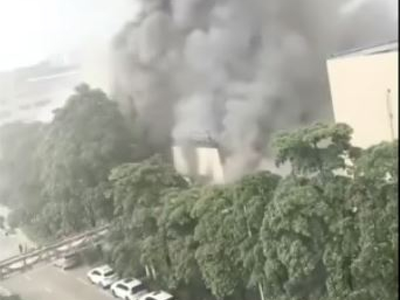The fire ⁠broke out at ⁠3.12pm in a two-storey building inside ⁠an industrial &zwnj;park in Foshan. Photo: social media via Reuters