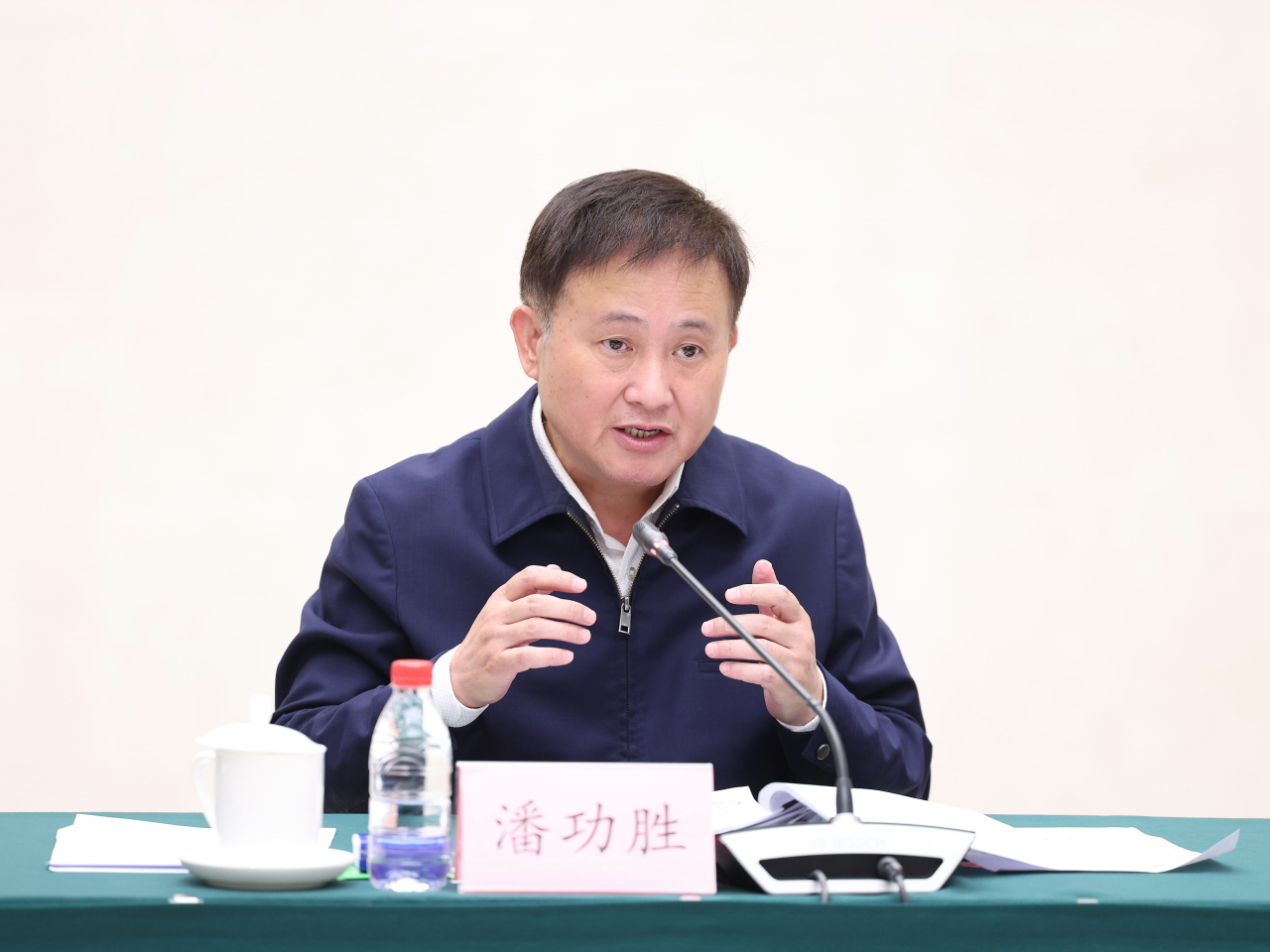 人民銀行召開外資金融機構座談會，行長潘功勝表示，將不斷優化跨境支付服務，更加便利人民幣國際使用。（人民銀行圖片）