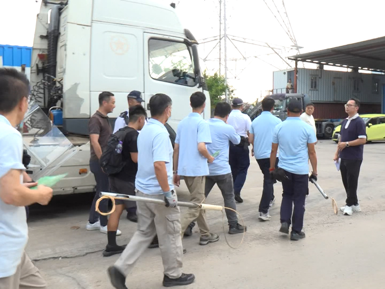 Officers conducted an operation in Yuen Long aimed at capturing unattended dogs. Photo: RTHK