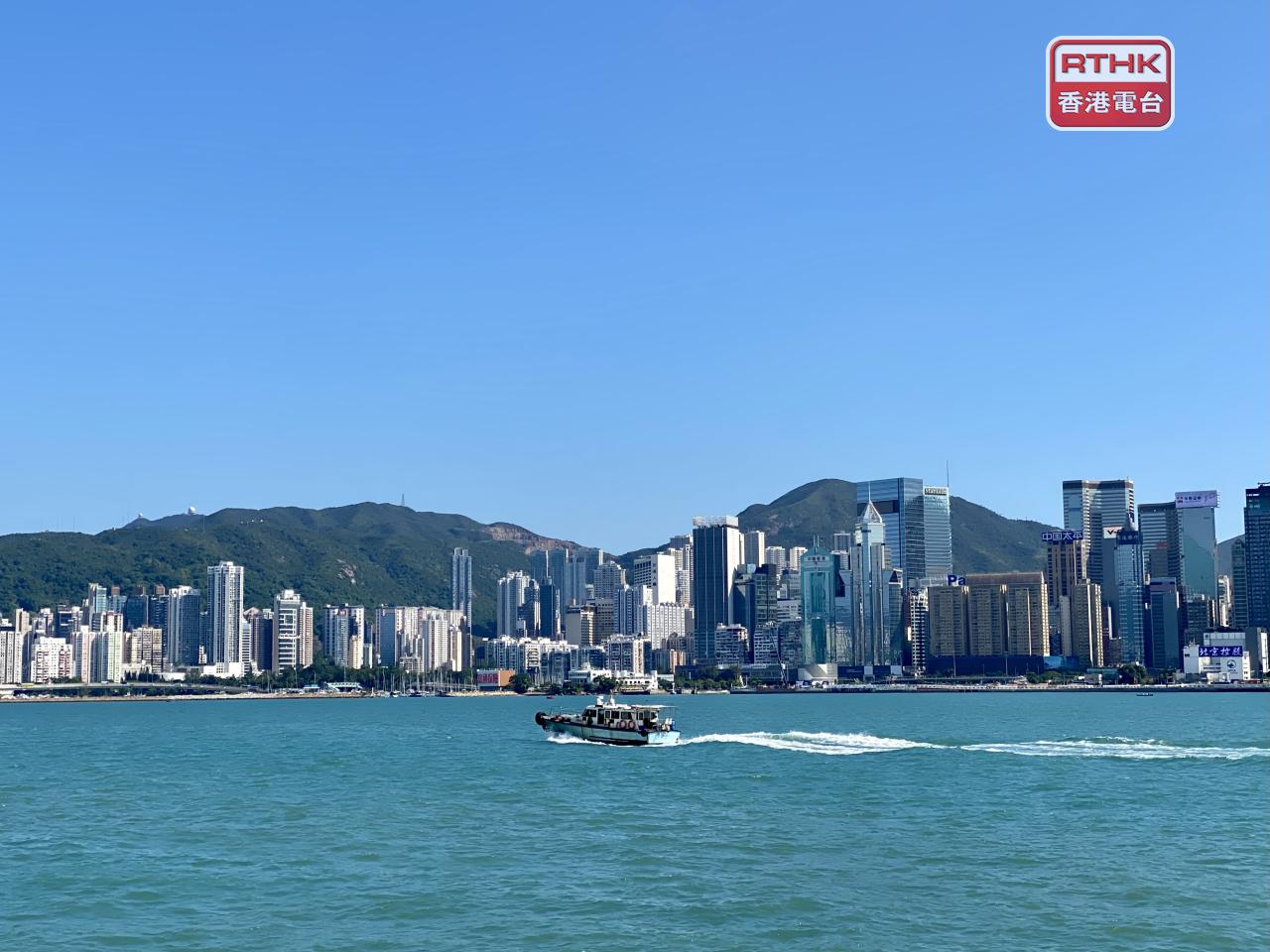 惠譽給予香港計劃發行的美元、歐元、人民幣及港元數碼債券「AA-」評級。（港台圖片）