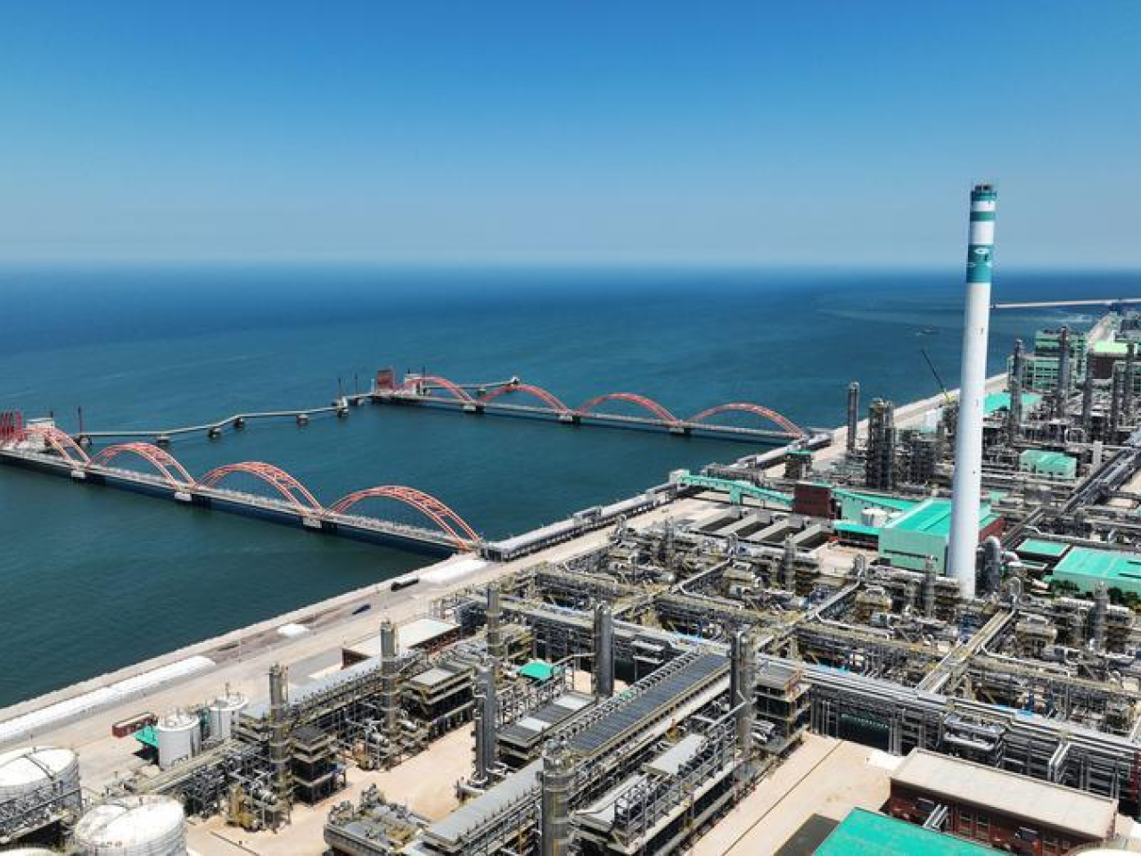 Hengli Group's petrochemical industrial park on Changxing island in Dalian, Liaoning. Photo courtesy of Xinhua