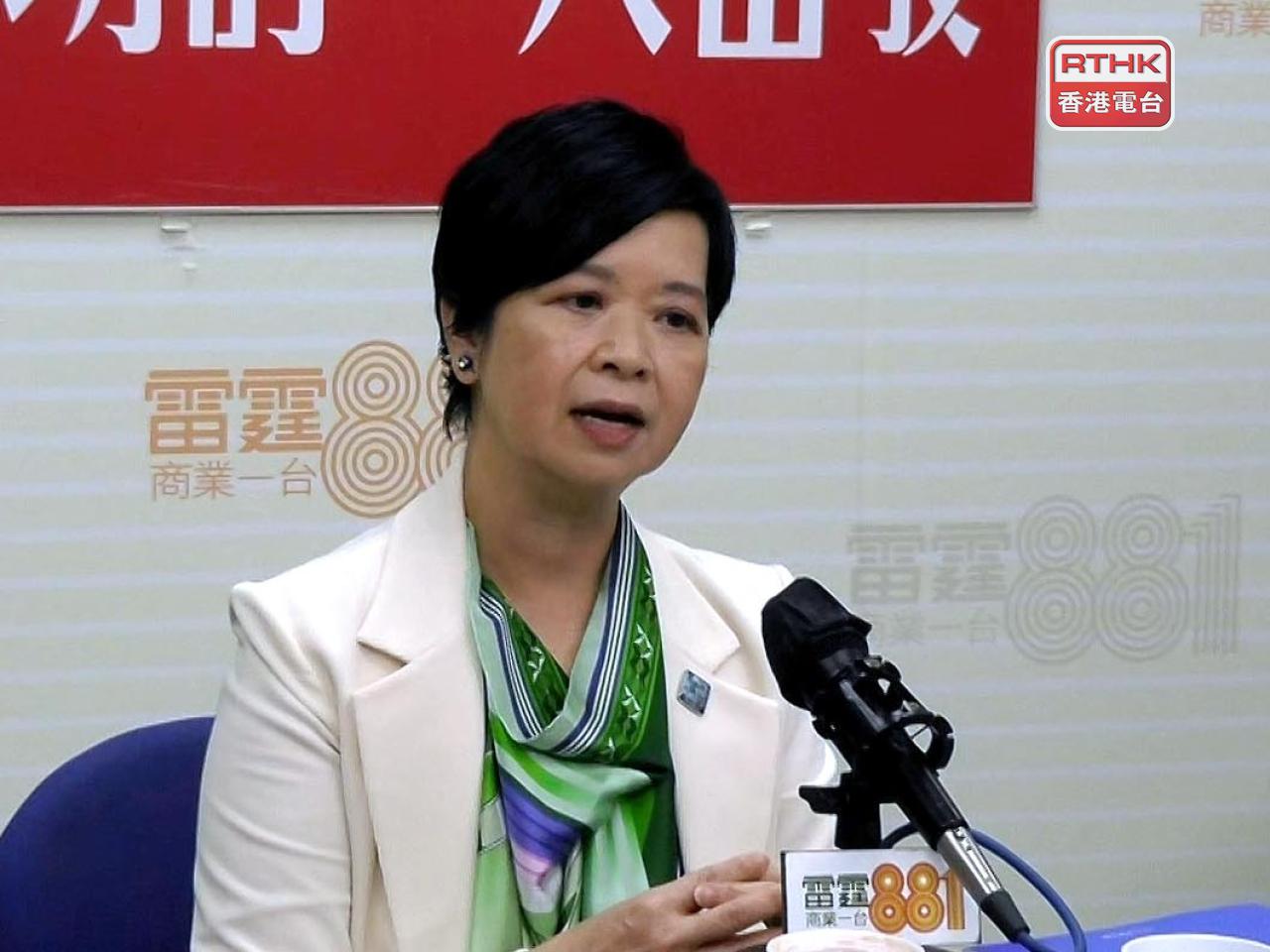 何永賢表示，恆常檢測是於運送混凝土田螺車上取樣本，發現未達合約要求後，再在地盤石屎位置採樣。（廖漢榮攝）