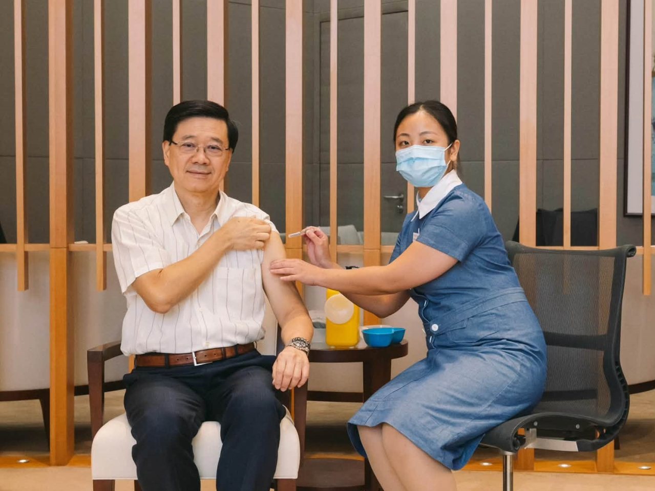 Chief Executive John Lee led his team to get their flu vaccinations on Wednesday morning. Photo courtesy of Information Services Department