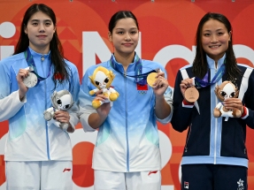 Natalie Kan claims historic butterfly bronze for HK