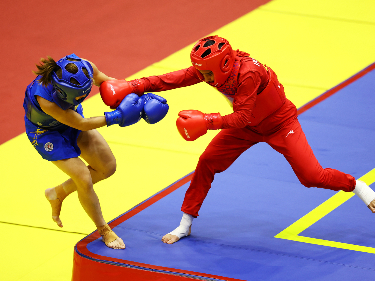 Chan Tsz-ching lost 0-2 to Iran&rsquo;s Sogand Sinkaeichetan on rounds in the last-four bout. Photo: Reuters