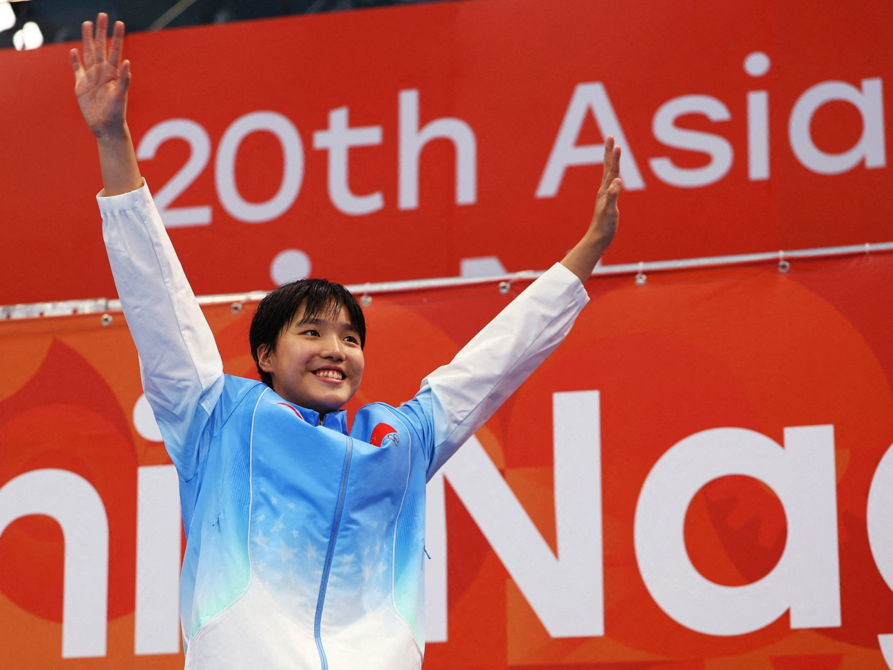 Yu Zidi celebrates on the podium after winning the women's 400m individual medley. Photo: Reuters