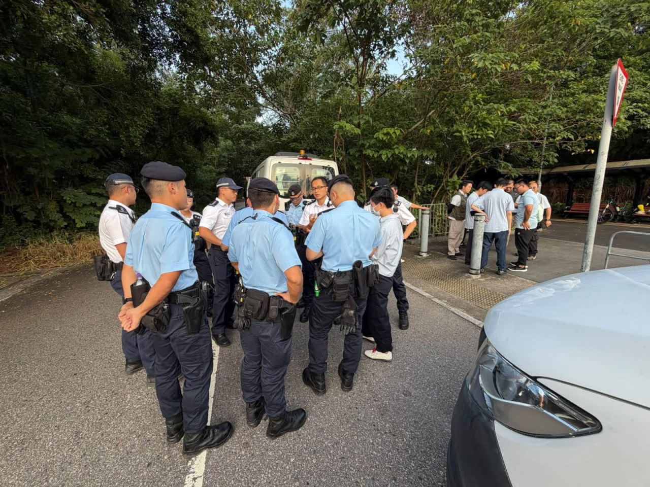 漁護署與警方在行動中共捕捉3隻無人看管的唐狗。（漁護署社交網站）