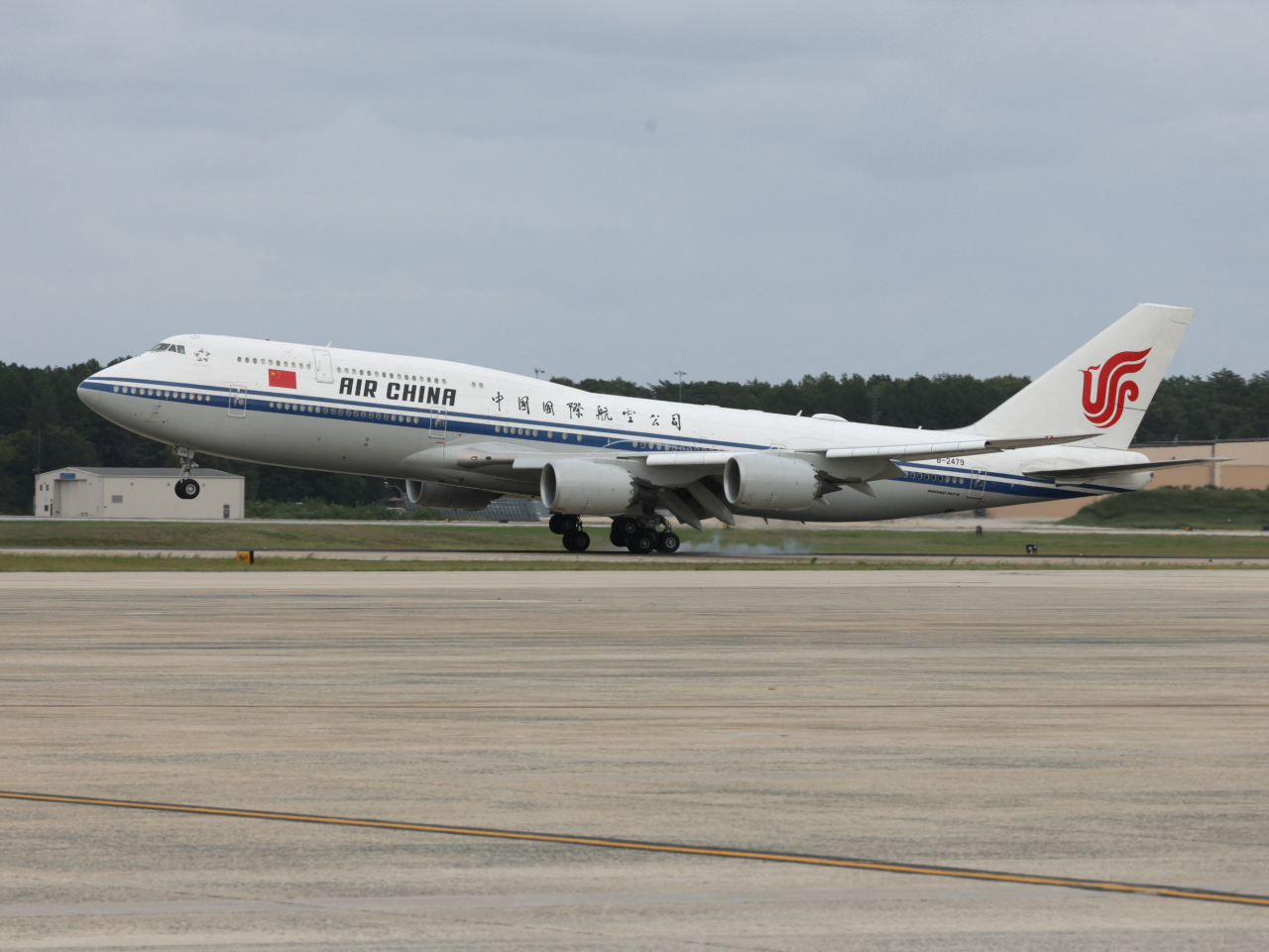 習近平乘坐的專機抵達美國馬里蘭州安德魯斯空軍基地。（路透社）