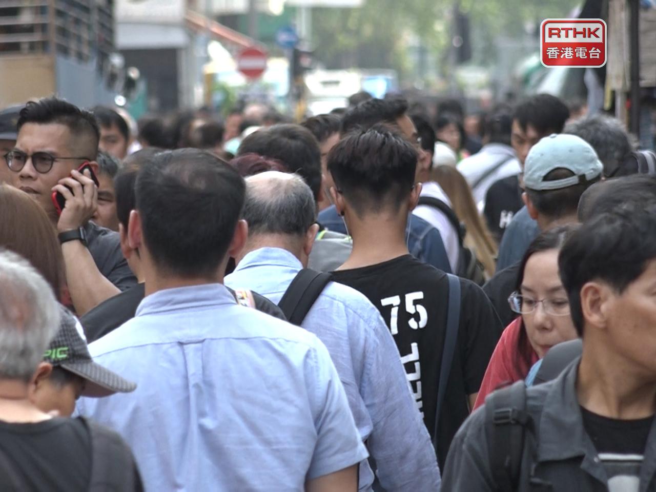 香港人力資源管理學會與中智管理諮詢有限公司進行的薪酬趨勢調查，顯示本港僱員今年平均加薪2.8%。（港台圖片）