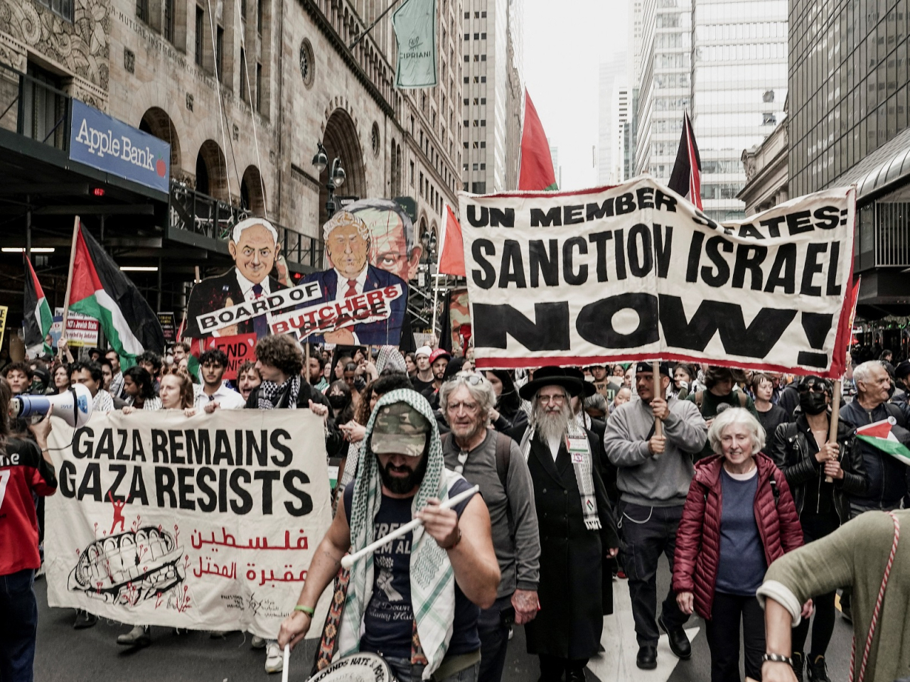 Police arrested at least 30 people including actors and politicians as they protested against Netanyahu outside the United Nations headquarters. Photo: Reuters