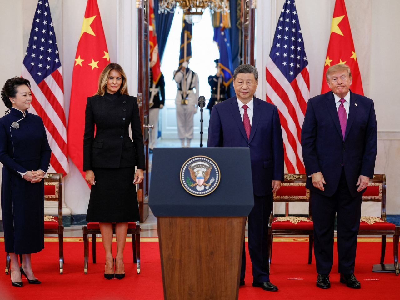 特朗普和夫人梅拉尼婭，將於當地時間星期五早上，在白宮南草坪再次迎接習近平和夫人彭麗媛。（路透社）