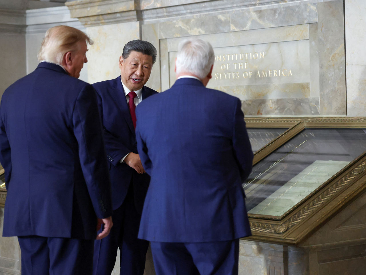 Xi Jinping speaks with the National Archives archivist as Donald Trump looks on in Washington. Photo: Reuters