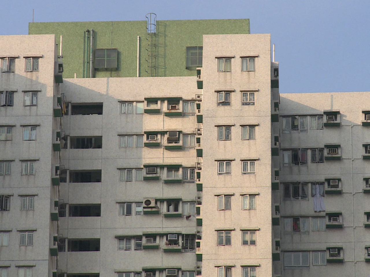擁有資助出售單位業權滿10年或以上業主，繳付出租准許費後，可將未補價單位出租予符合居屋白表資格申請者。(港台圖片)
