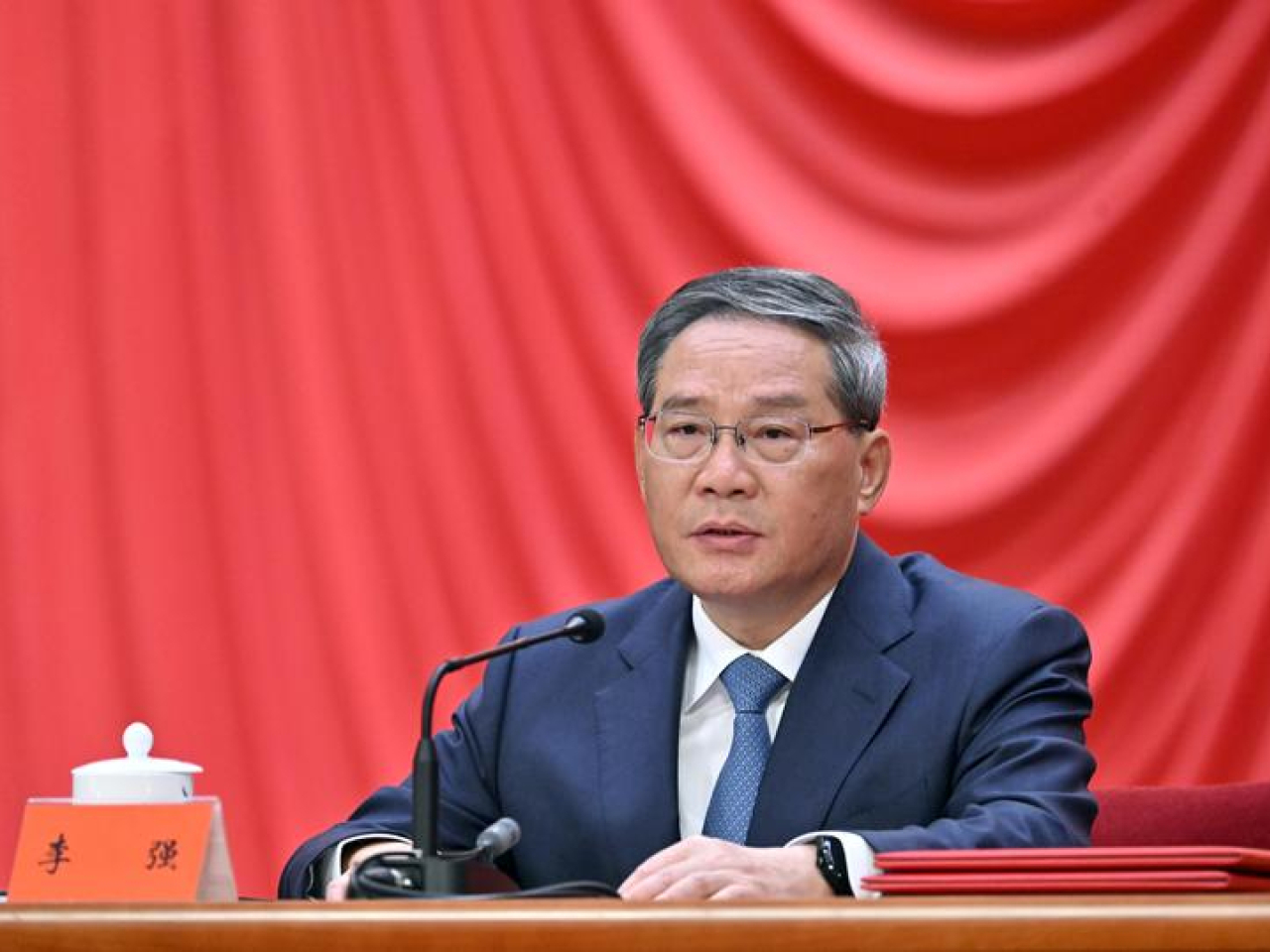 李強主持召開國務院常務會議。（新華社資料圖片）