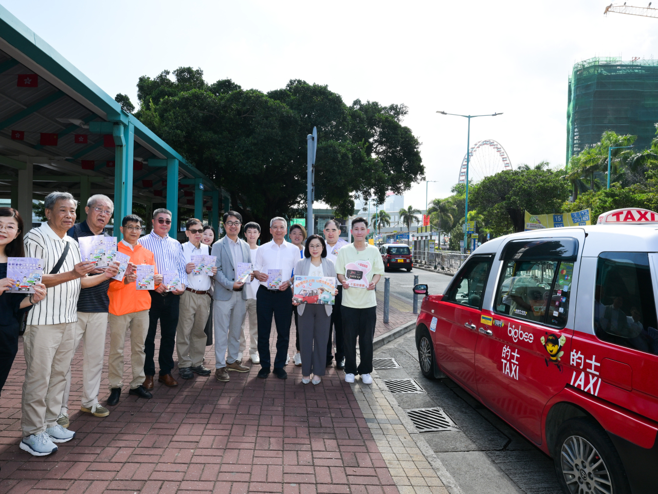 Transport commissioner Winnie Tse (front row, second right) in an appeal to taxi drivers against overcharging at Central Ferry Piers. Photo courtesy of Information Services Department