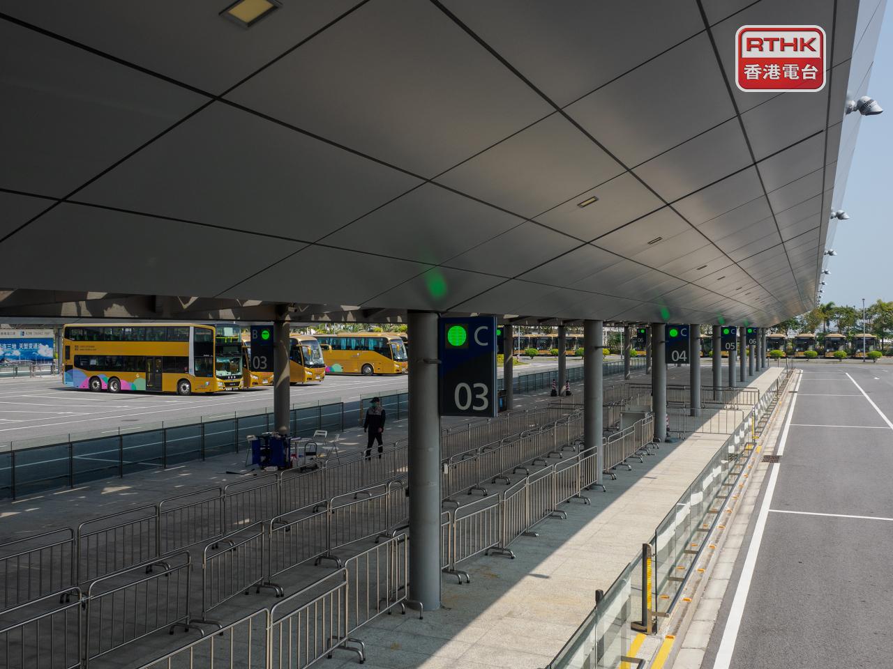 Officials expect cross-boundary traffic to be busiest on Sunday and urged travellers to plan their journeys accordingly. File photo: RTHK