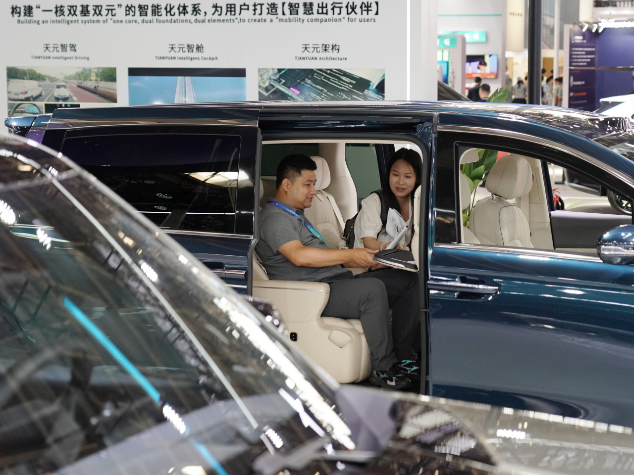 今年首8個月以舊換新相關商品銷售額達到1.55萬億元人民幣，汽車以舊換新535.3萬輛。（新華社資料圖片）