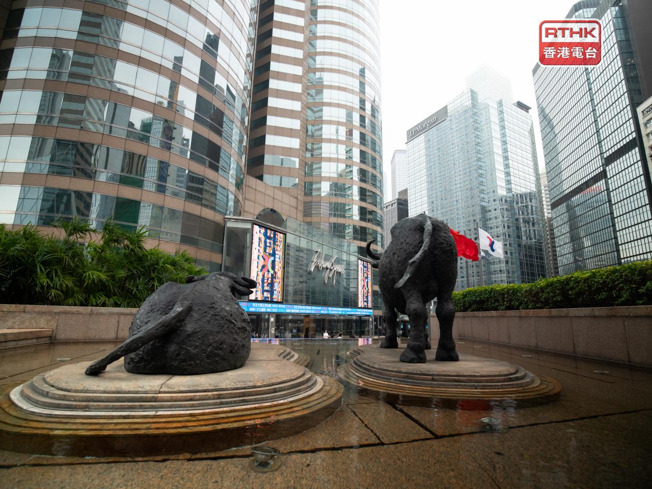 Mainland shares received a boost from a new round of measures announced by Beijing aimed at supporting infrastructure investment, but the Hong Kong market opened lower. File photo: RTHK
