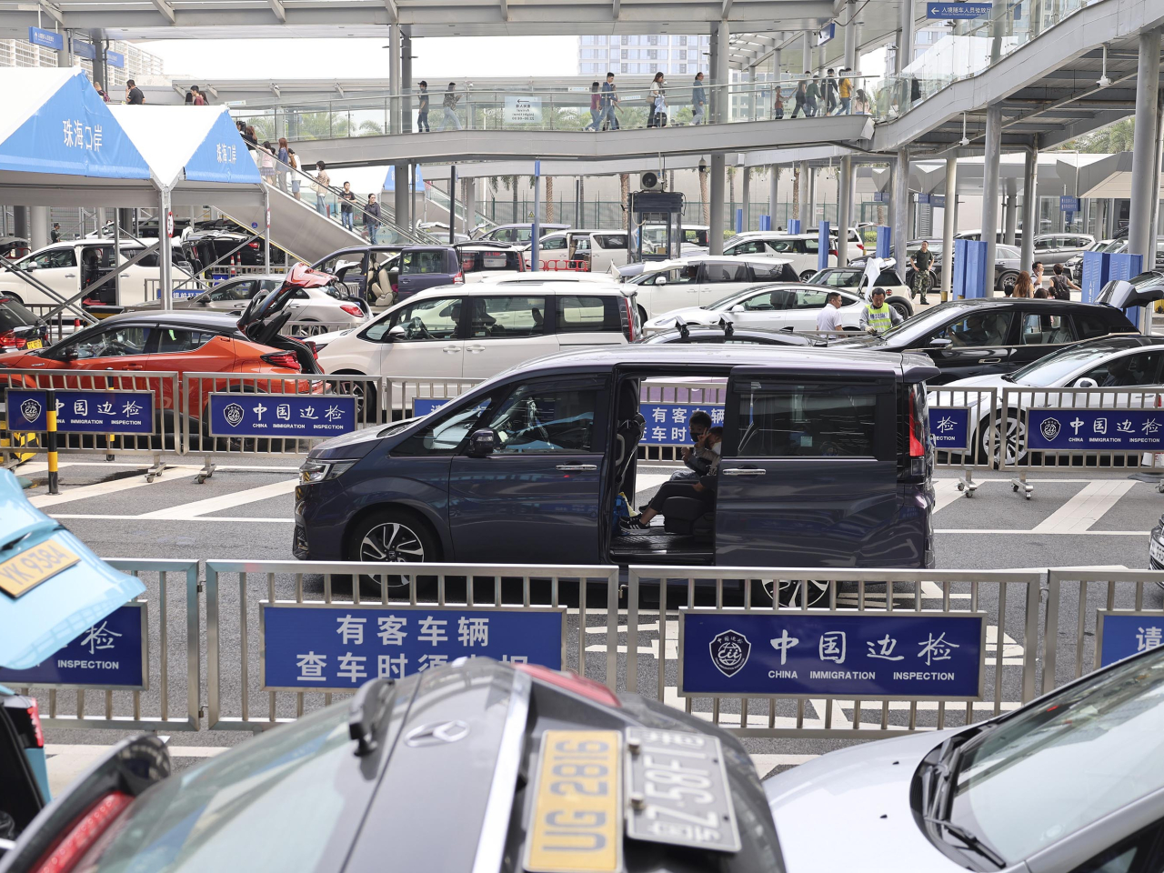 陳美寶表示，「港車北上」措施深受香港市民歡迎，預計內地「十一黃金周」假期期間，會有大量港車經港珠澳大橋到內地。（新華社資料圖片）