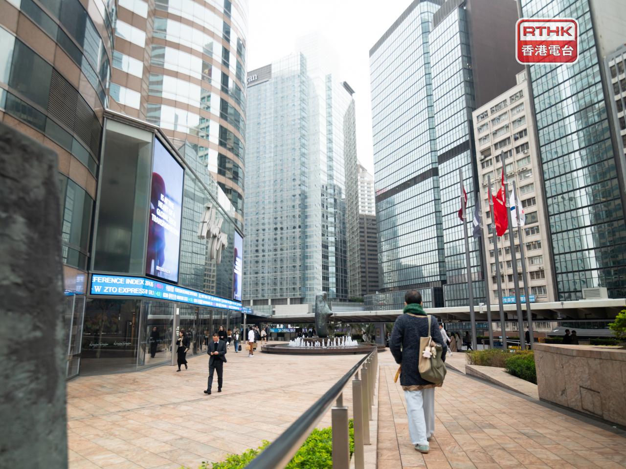 Hong Kong and mainland shares saw slight gains before the National Day break. File photo: RTHK