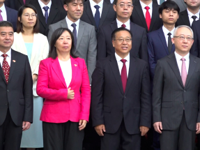 國慶77周年　外交部駐港公署舉行升國旗儀式