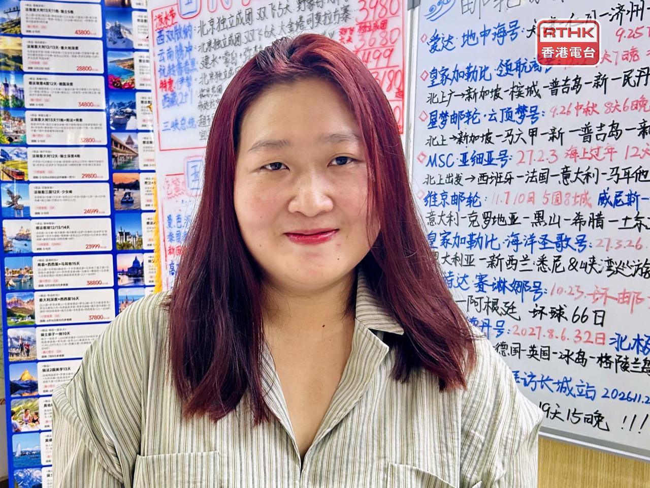 袁思齊說，新興旅遊產品「拼小團」人數少、靈活度高，深受年輕人及中老年客人歡迎。 （鄧穎琳攝）