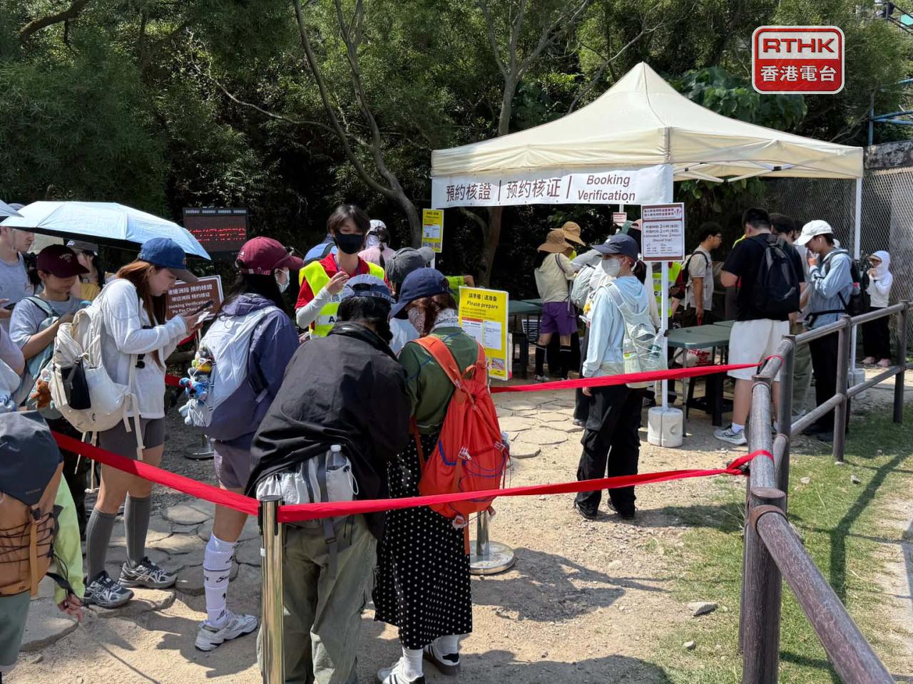 有內地旅客表示，有預約前往破邊洲段，認為設登記制度可控制人流，不用擠迫。（任浩鋒攝）