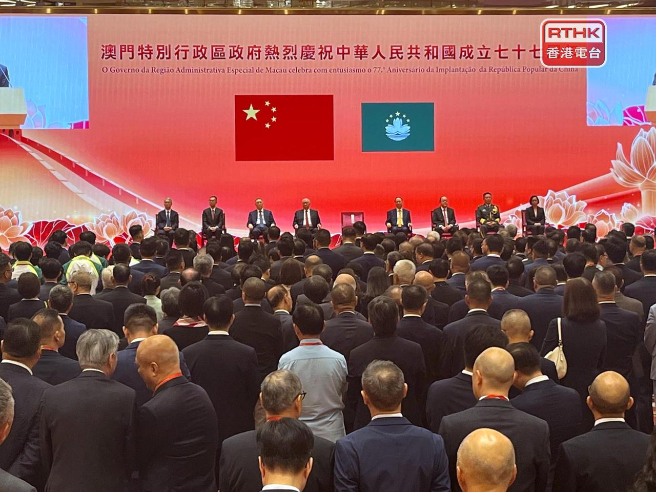澳門特區政府今早舉行慶祝國慶77周年酒會，約1200人出席。（鄭月明攝）