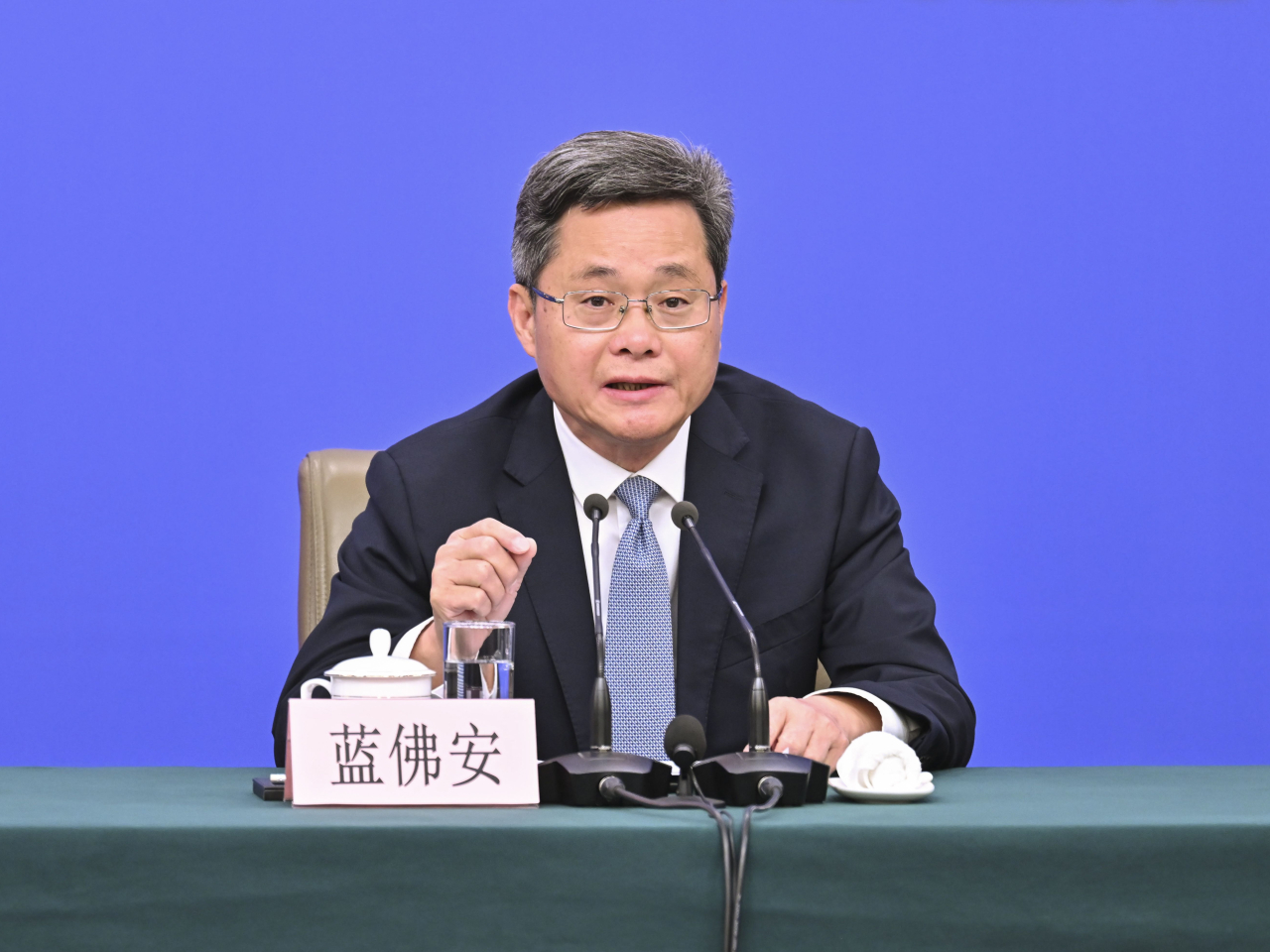 藍佛安表示，要更加注重擴大國內有效需求，保持經濟平穩運行。（新華社資料圖片）