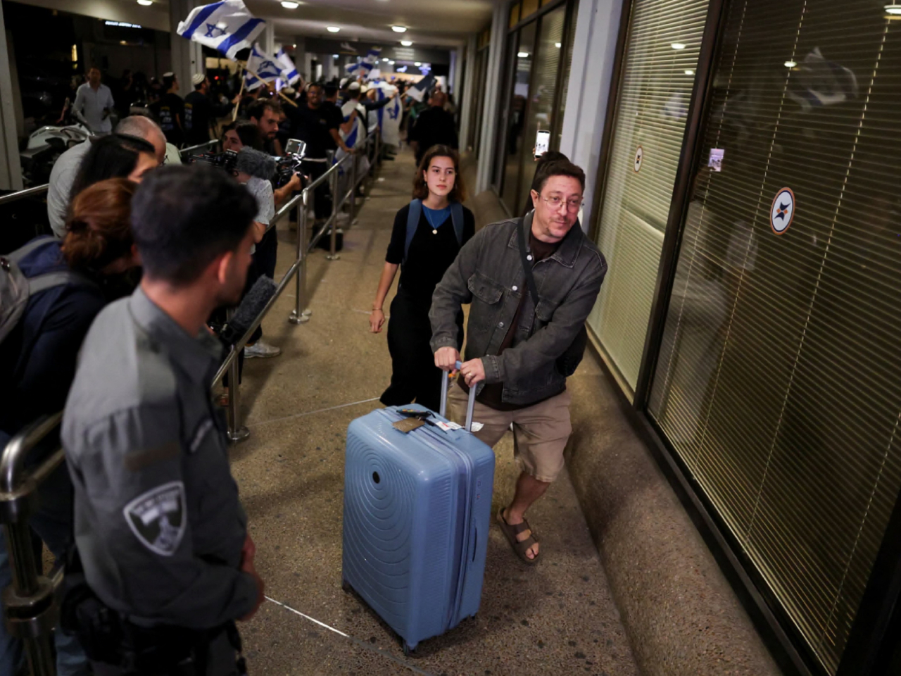 所有乘客乘搭迪拜航空調派的替代飛機，繼續行程。（路透社）