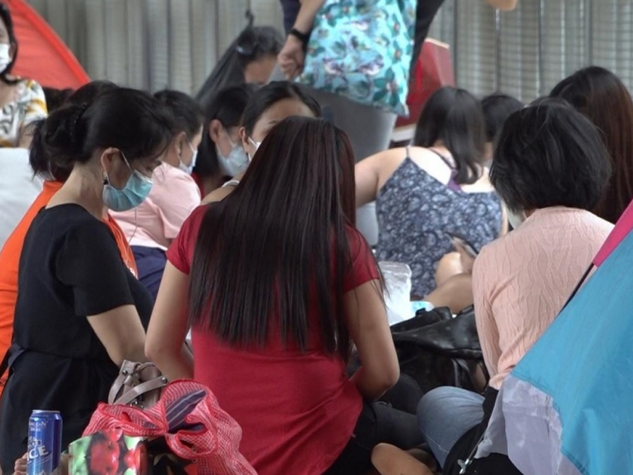 Chris Sun says foreign domestic helpers receive salary increases of up to 2.5 percent when Hong Kong&rsquo;s economy performs well. File photo: RTHK