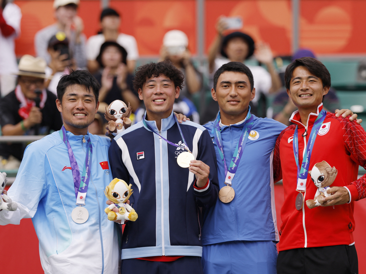 Coleman Wong takes a group photo with, from left, Wu Yibing and bronze medallists Uzbekistan's Khumoyun Sultanov and Japan's Hayato Matsuoka. Photo: Reuters