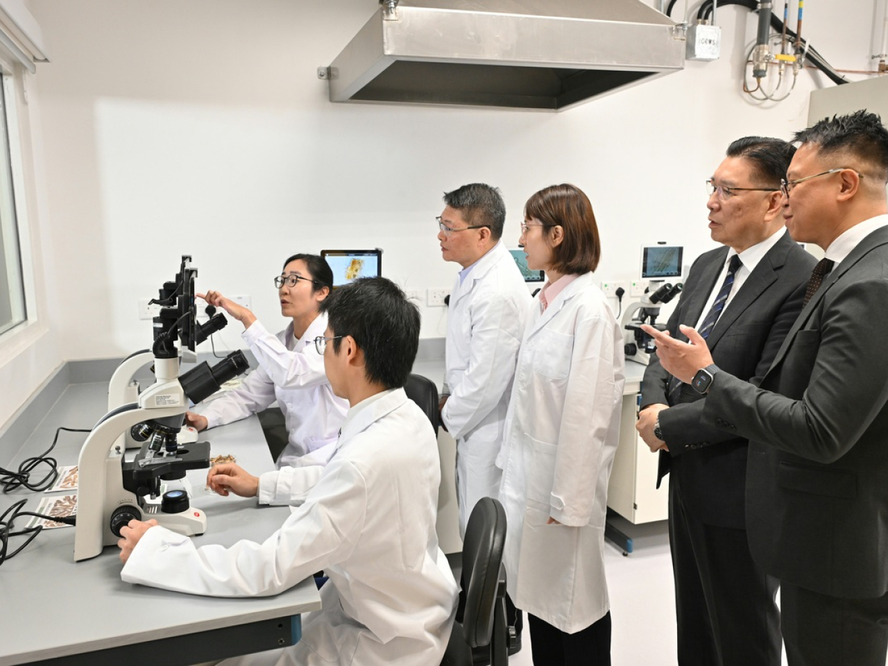 政府中藥檢測中心致力研發高效中藥檢測方法，成立至今已完成22個專題項目。（政府新聞網）
