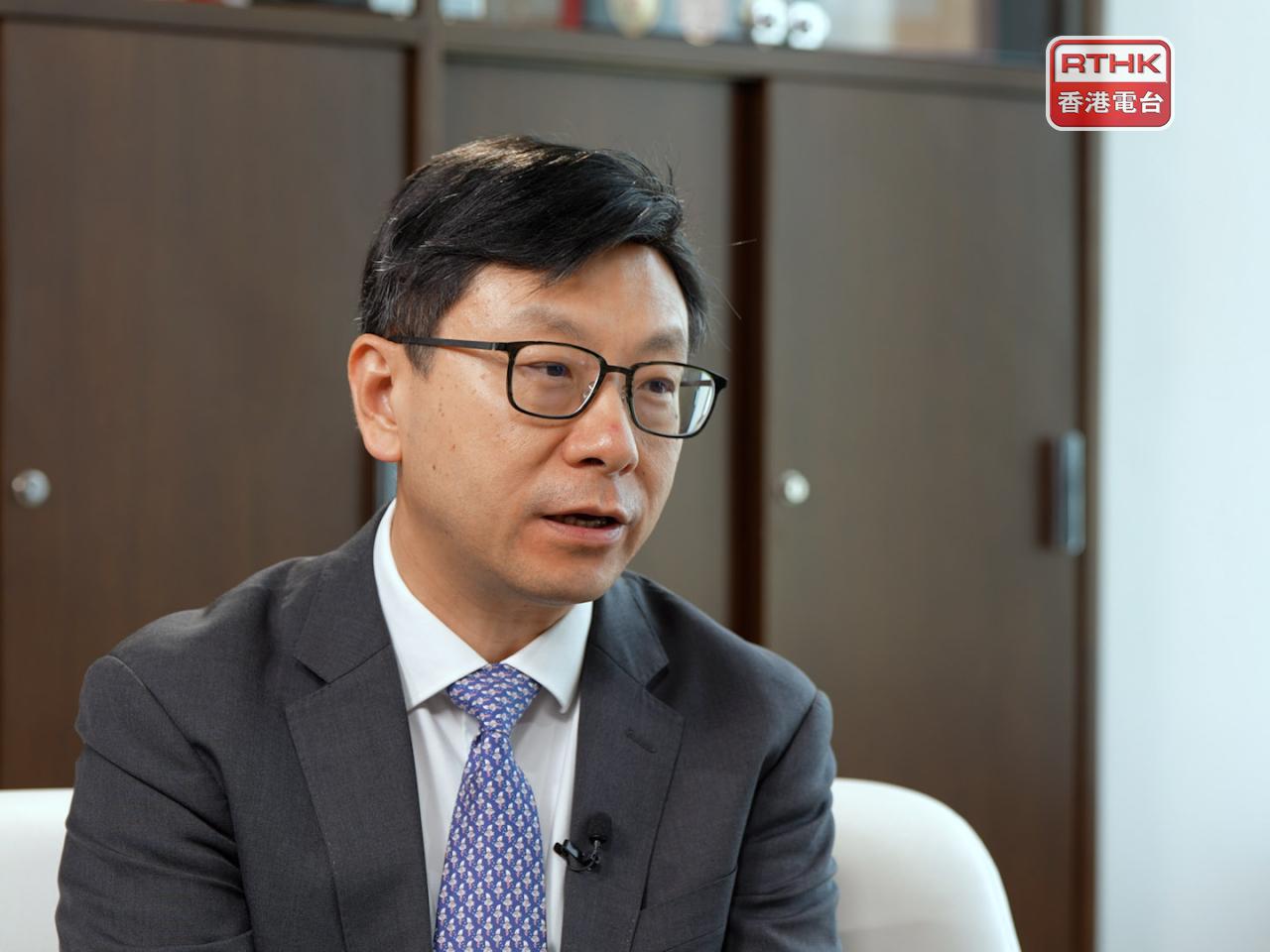 孫玉菡說，外籍家居照顧員的最低工資水平將較現時外傭高一至兩成。（港台圖片）