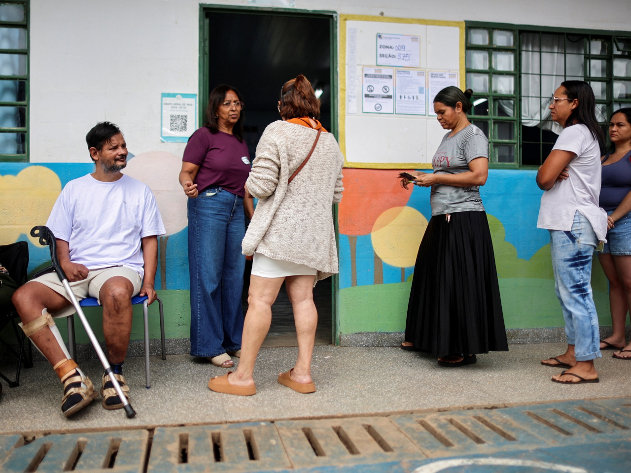 Voters turn up at a polling station located in a school in Vila Estrutural, on the outskirts of Brasilia. Photo: Reuters