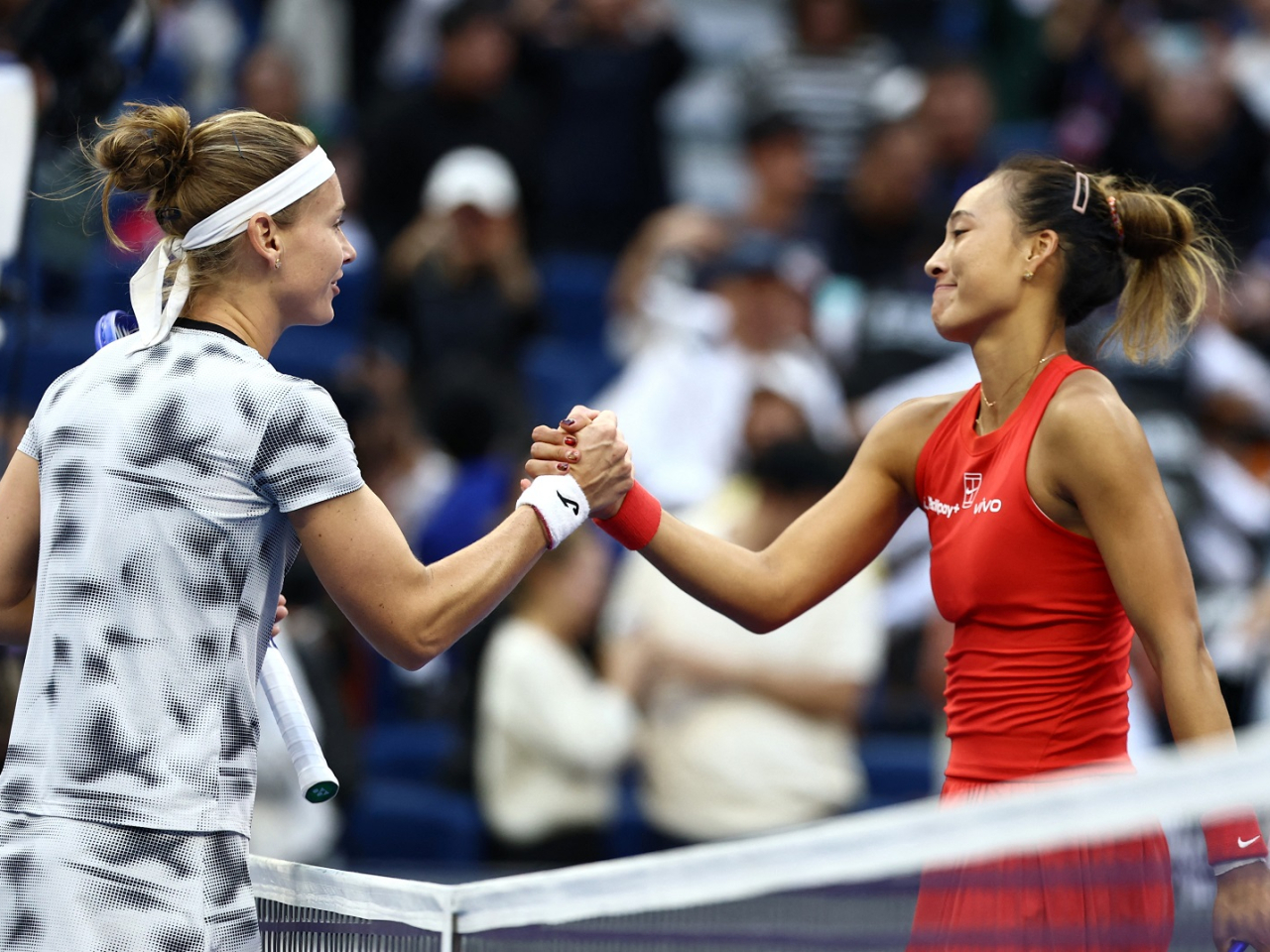 Zheng Qinwen, right, eliminates Marie Bouzkova in three sets. Photo: Reuters
