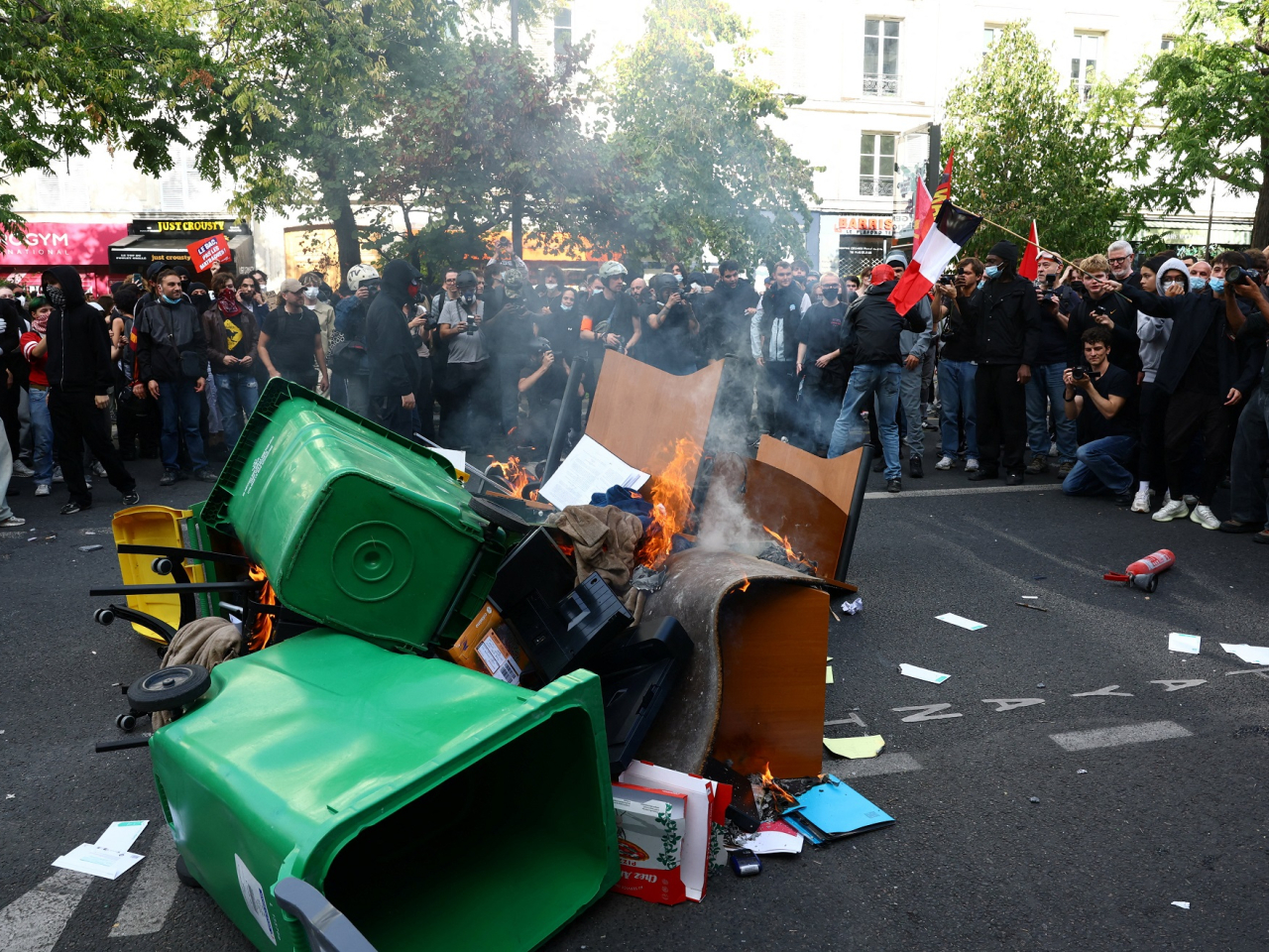 Demonstrators set garbage bins and other objects on fire in Paris. Photo: Reuters