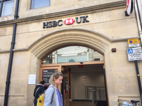 报道称汇控计划裁减英国财富管理业务职位，包括一半管理及专业职位及70%财务顾问。（港台图片）
