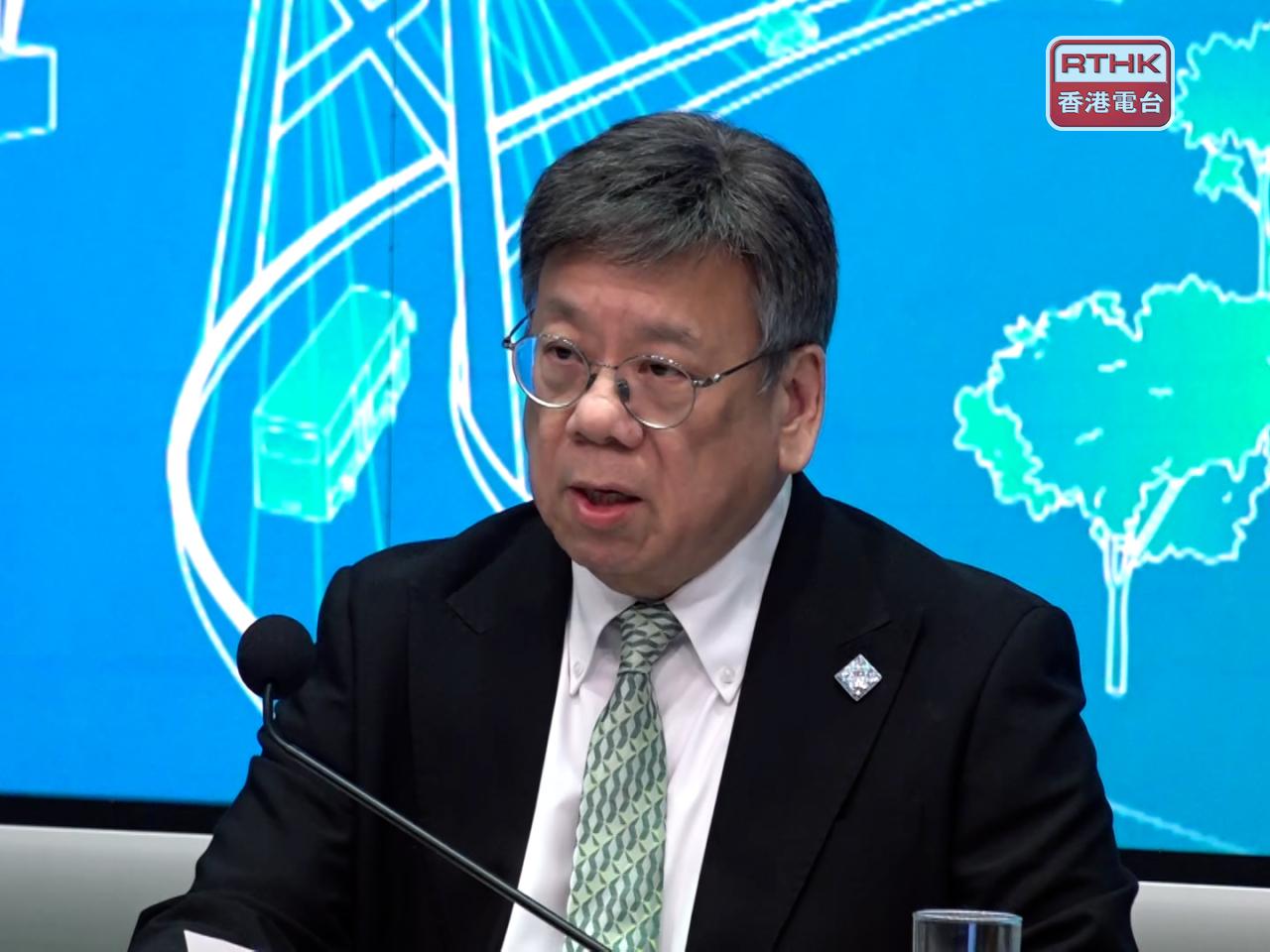 丘應樺表示，為加大力度預防和打擊電訊網絡詐騙，政府正全面檢視電話智能卡實名登記制的整體運作。（港台圖片）