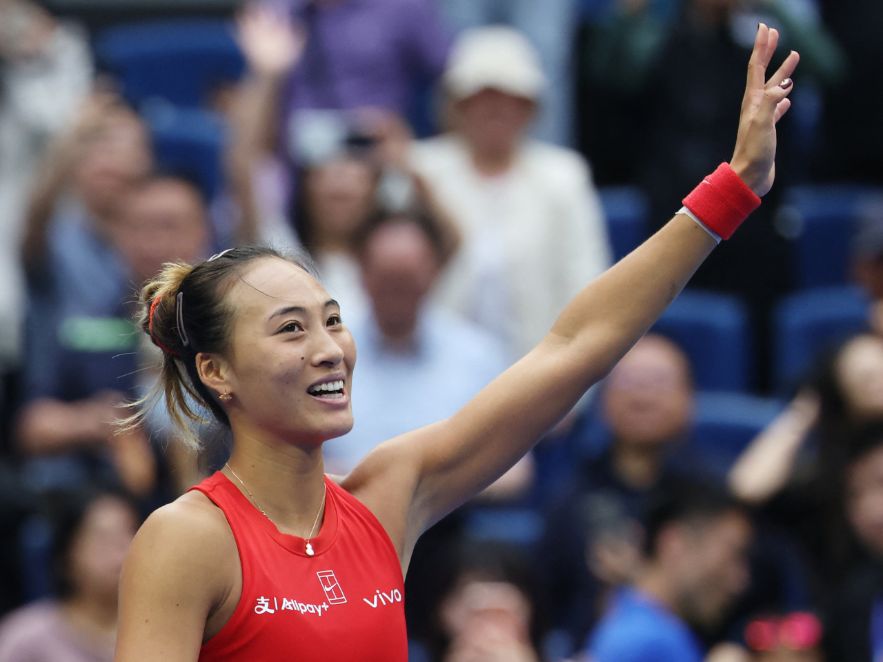 Zheng Qinwen acknowledges the crowd's applause following her win over Elina Svitolina in Beijing. Photo: Reuters