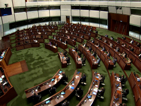 立法会通过香港第一个五年规划及施政报告致谢议案