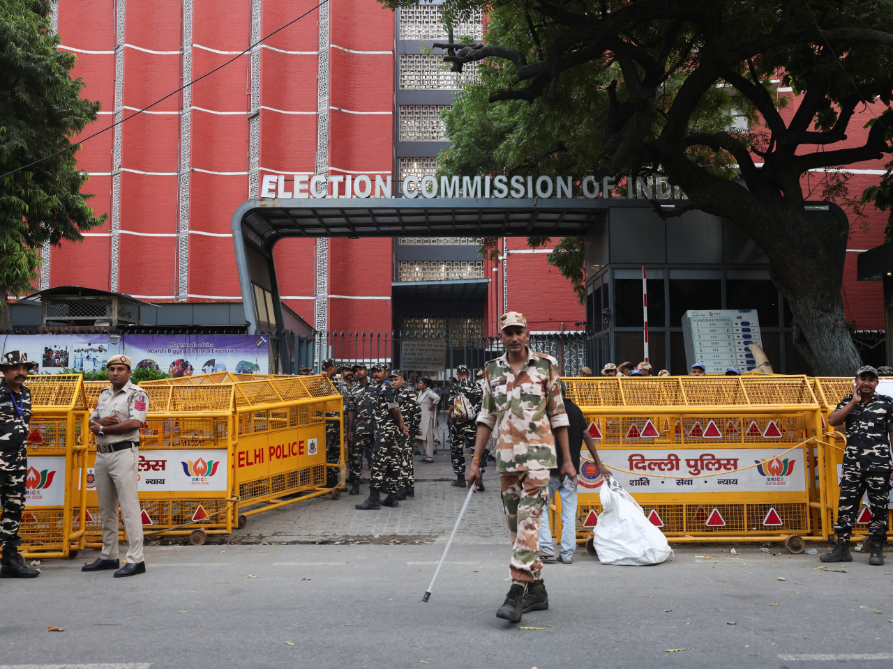 Security personnel guard Election Commission of India headquarters ahead of planned mass protests. Photo: Reuters