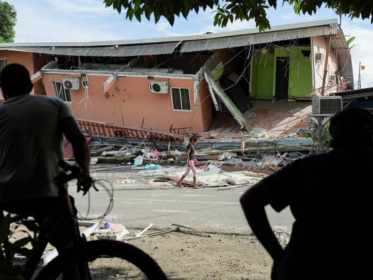 Panamanian residents say they are worried about more aftershocks following the earthquake. Photo: Reuters